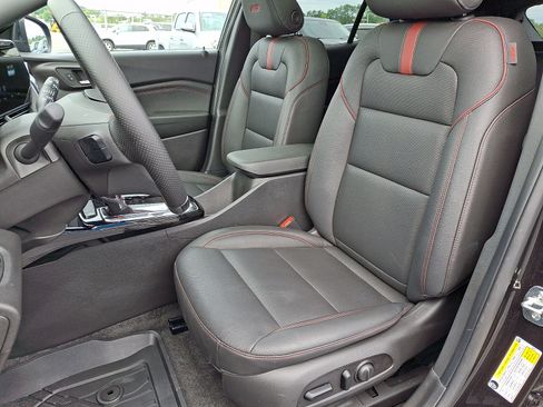 Certified 2026 Chevrolet Trax RS w/ Sunroof Package FWD image 13