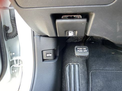 Used 2025 Nissan Altima 2.5 SV FWD image 46