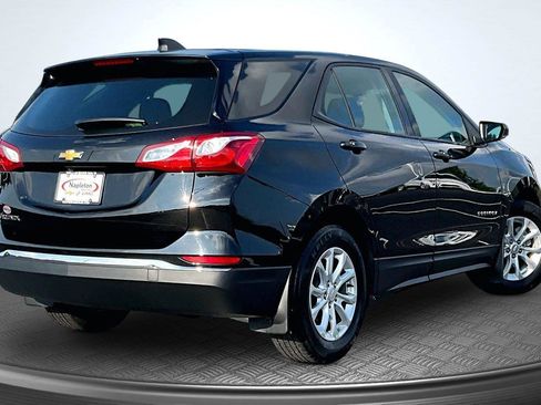 Used 2018 Chevrolet Equinox LS FWD image 2