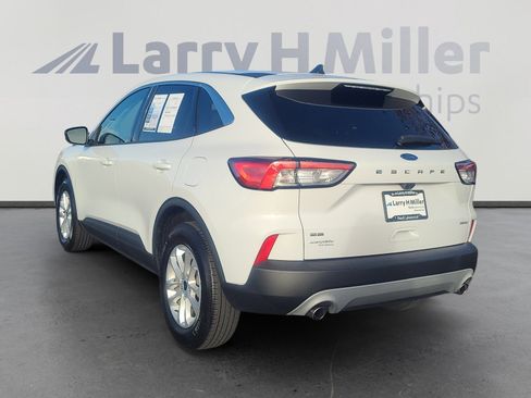 Used 2020 Ford Escape SE image 3