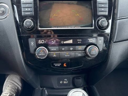 Certified 2019 Nissan Rogue SV FWD image 10