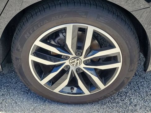 Used 2025 Volkswagen Jetta SE FWD image 6