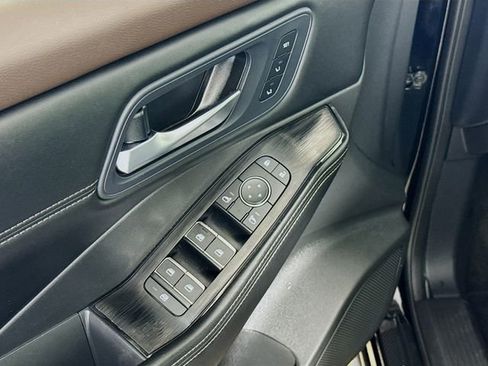Used 2023 Nissan Rogue SL w/ SL Premium Package FWD image 22