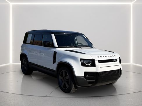 Used 2026 Land Rover Defender 110 S AWD/4WD image 4