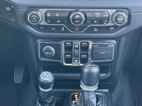 Used 2024 Jeep Wrangler Unlimited Sahara AWD/4WD image 22