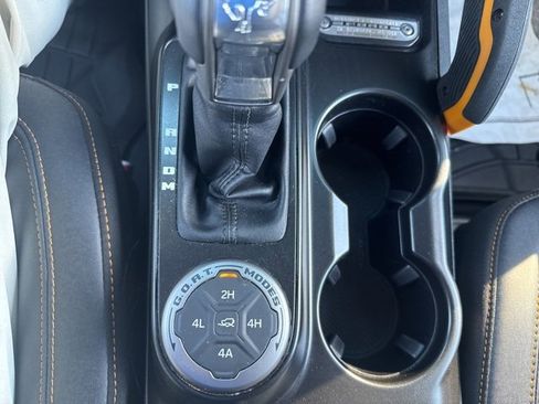 Used 2023 Ford Bronco Badlands image 27