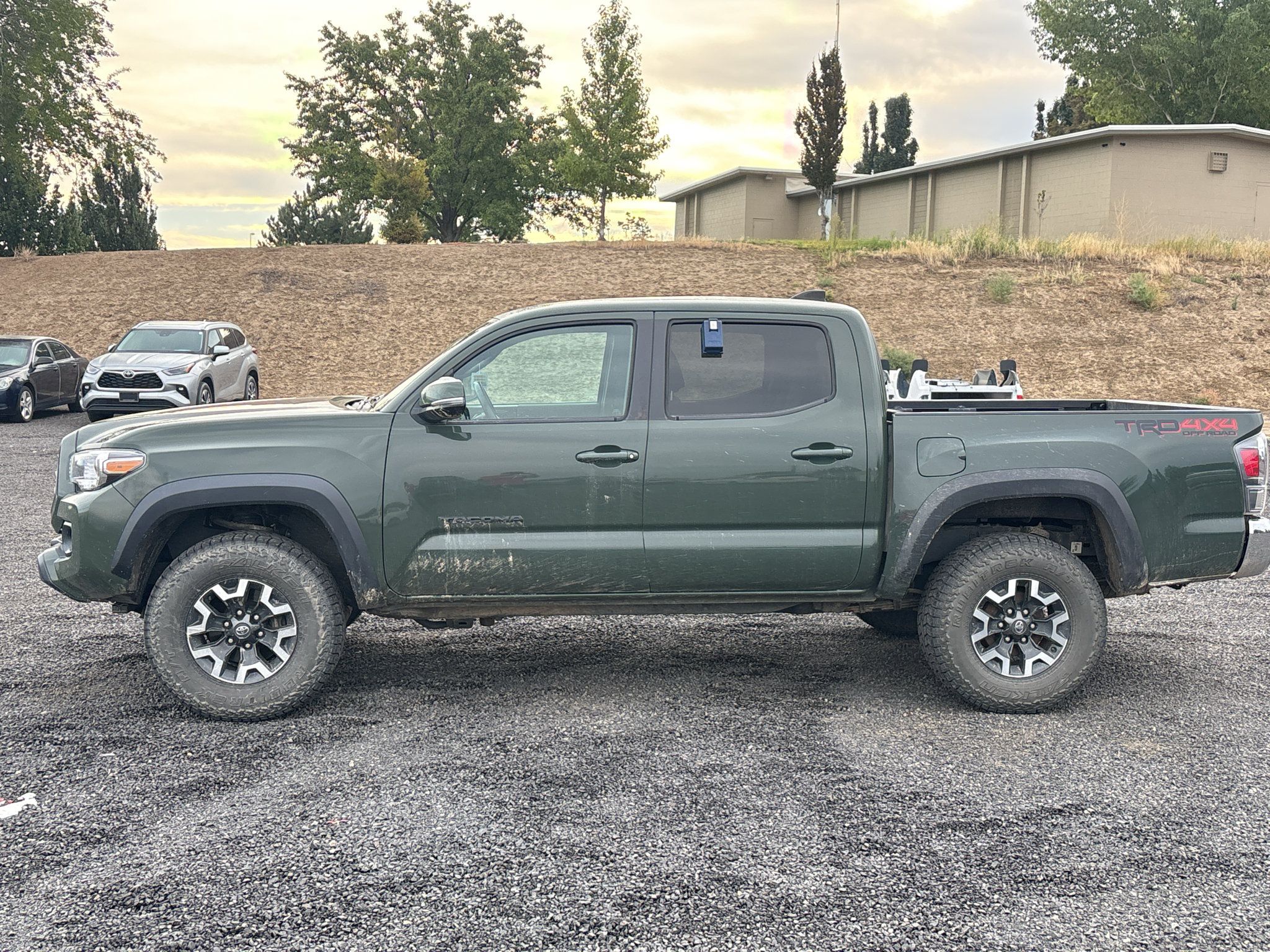 Certified 2022 Toyota Tacoma TRD Off-Road w/ Black Out Package (TMS) AWD/4WD image 13