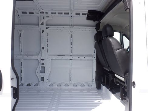 Used 2025 RAM ProMaster 3500 w/ Convenience Group FWD image 9