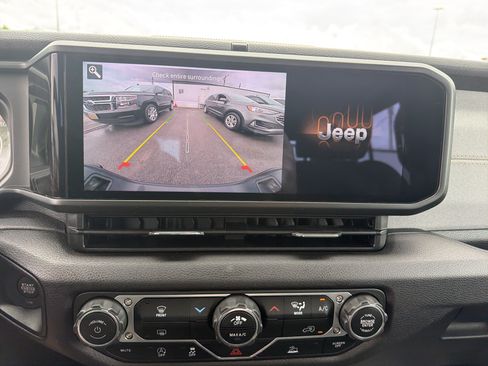 Used 2024 Jeep Gladiator Sport AWD/4WD image 26