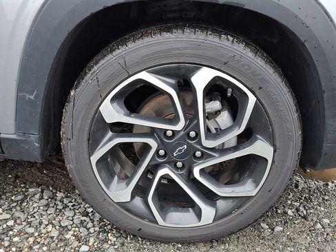 Certified 2024 Chevrolet Trax RS w/ Sunroof Package FWD image 12