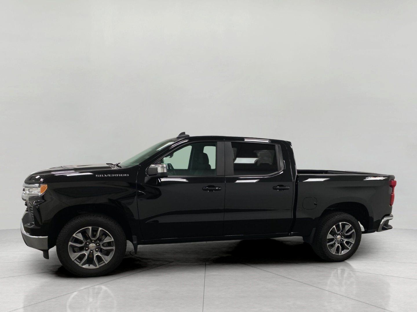 Used 2024 Chevrolet Silverado 1500 LT AWD/4WD image 9