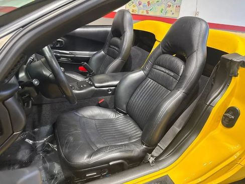 Used 2003 Chevrolet Corvette Convertible w/ Preferred Equipment Group1 RWD image 12