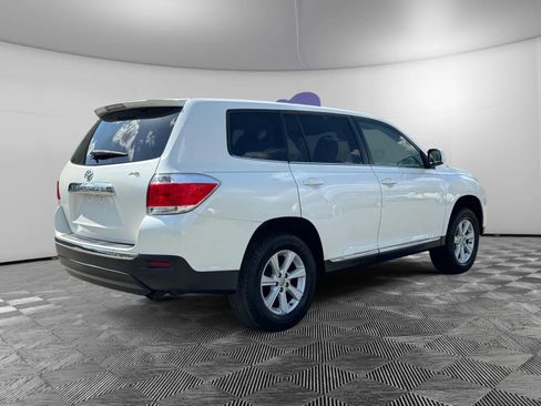 Used 2012 Toyota Highlander FWD w/ Cold Weather Pkg image 5