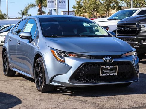 Used 2022 Toyota Corolla LE FWD image 3