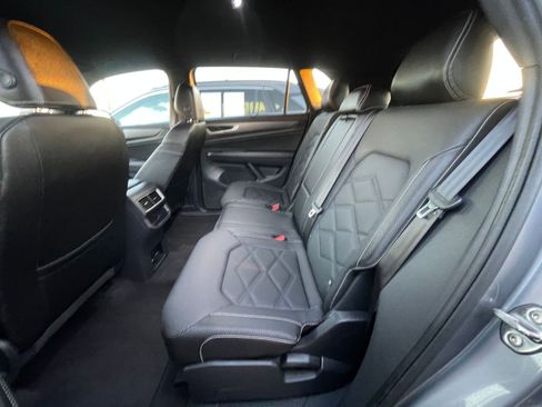 Used 2025 Volkswagen Atlas Cross Sport SE image 25