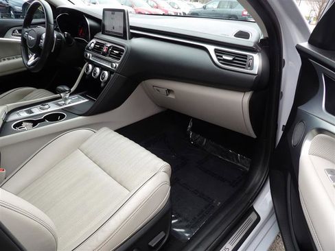 Used 2020 Genesis G70 3.3T image 13