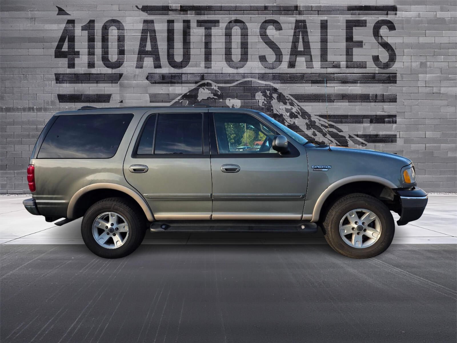 Used 1999 Ford Expedition Eddie Bauer AWD/4WD image 2