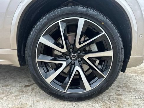 Certified 2023 Volvo XC90 B6 Plus AWD/4WD image 11