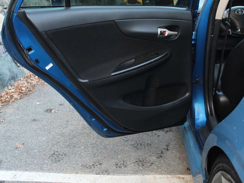 Used 2010 Toyota Corolla S image 13