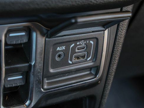 Used 2024 Jeep Wrangler Unlimited AWD/4WD image 19