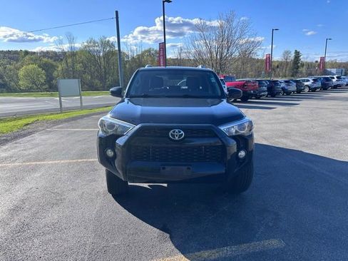 Used 2015 Toyota 4Runner SR5 AWD/4WD image 8