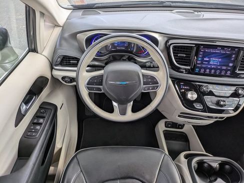 Used 2018 Chrysler Pacifica Limited w/ Advanced Safetytec Group FWD image 14