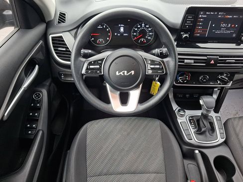 Used 2023 Kia Seltos LX image 11