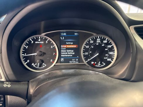 Used 2019 Nissan Sentra SV w/ Special Edition Package FWD image 24