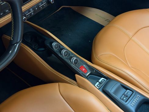 Used 2022 Ferrari F8 Tributo RWD image 17