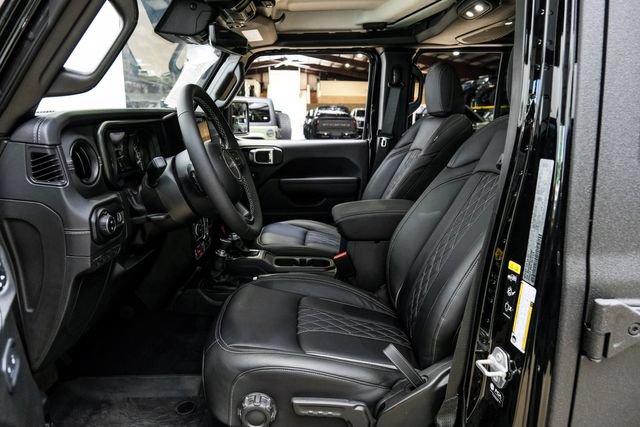 Used 2025 Jeep Gladiator Rubicon w/ Safety Group AWD/4WD image 19