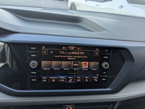 Used 2024 Volkswagen Taos SE image 19