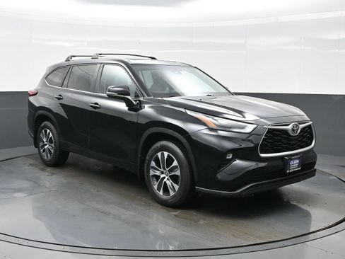 Used 2023 Toyota Highlander XLE AWD/4WD image 8