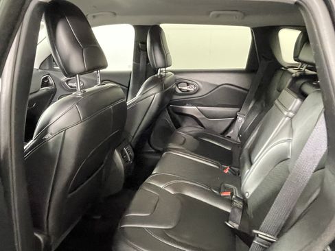 Used 2019 Jeep Cherokee Latitude Plus AWD/4WD image 13