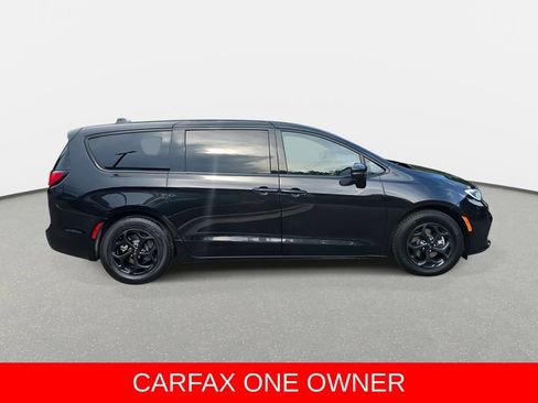 Used 2022 Chrysler Pacifica Touring-L w/ S Appearance Package FWD image 4