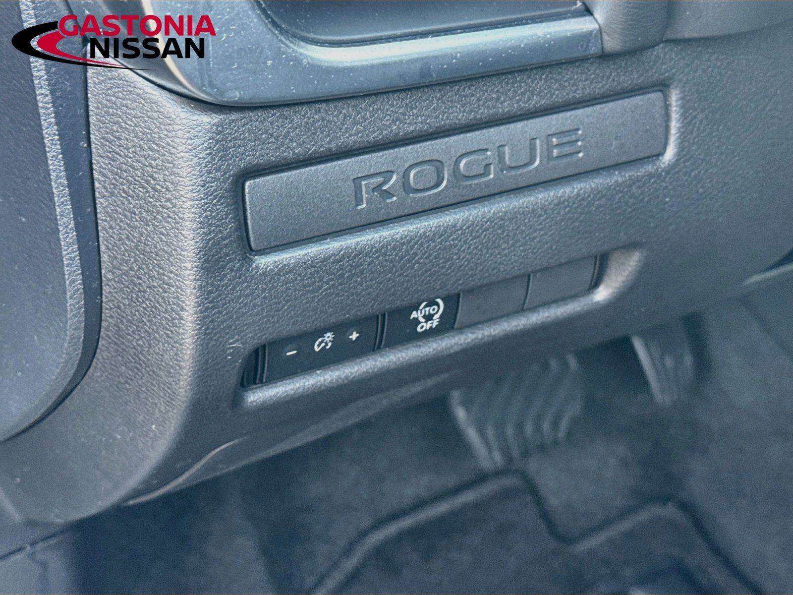 Used 2023 Nissan Rogue S AWD/4WD image 13