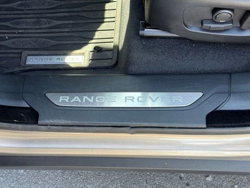 Certified 2026 Land Rover Range Rover Velar Dynamic SE AWD/4WD image 13