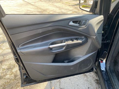 Used 2019 Ford Escape SE image 9