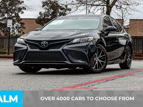 Used 2022 Toyota Camry SE image 2