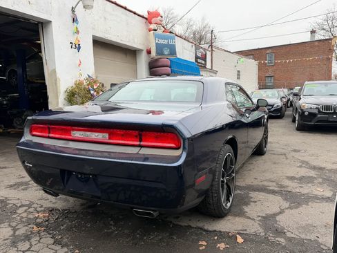 Used 2014 Dodge Challenger SXT RWD image 11