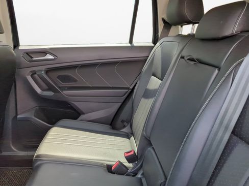 Used 2022 Volkswagen Tiguan SE AWD/4WD image 12