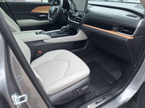 Used 2026 Toyota Grand Highlander AWD image 32