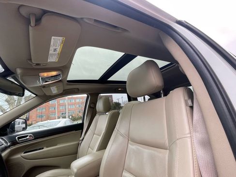 Used 2015 Jeep Grand Cherokee Limited w/ Luxury Group II image 11