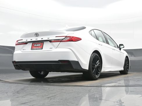 Used 2025 Toyota Camry SE image 31