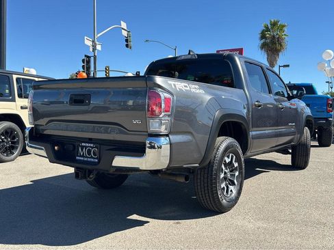 Used 2022 Toyota Tacoma TRD Off-Road image 13