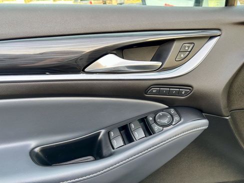 Used 2022 Buick Enclave Premium AWD/4WD image 22