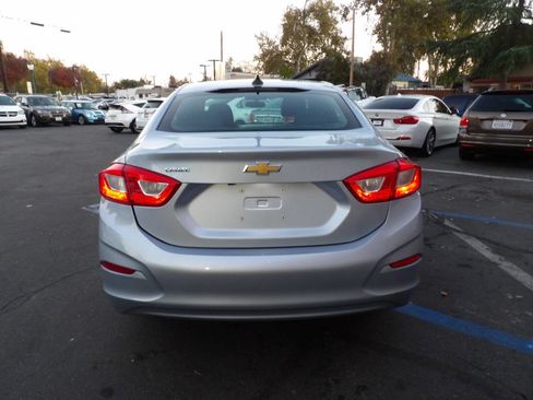 Used 2017 Chevrolet Cruze LS image 10