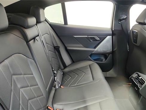 Used 2025 BMW i5 eDrive40i w/ M Sport Package image 25