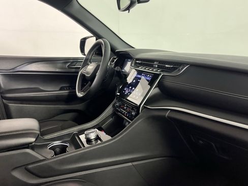 Certified 2023 Jeep Grand Cherokee L Laredo image 33