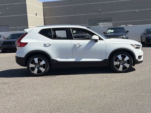 Used 2020 Volvo XC40 T5 Momentum w/ Protection Package Premier AWD/4WD image 4