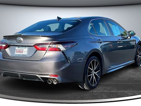 Used 2022 Toyota Camry SE image 6